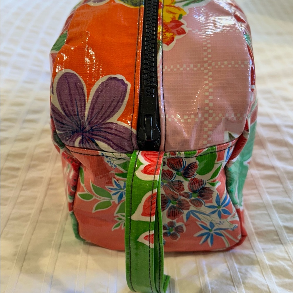 Floral Oilcloth Toiltery Bag - Loveshine - Picture 4 of 6
